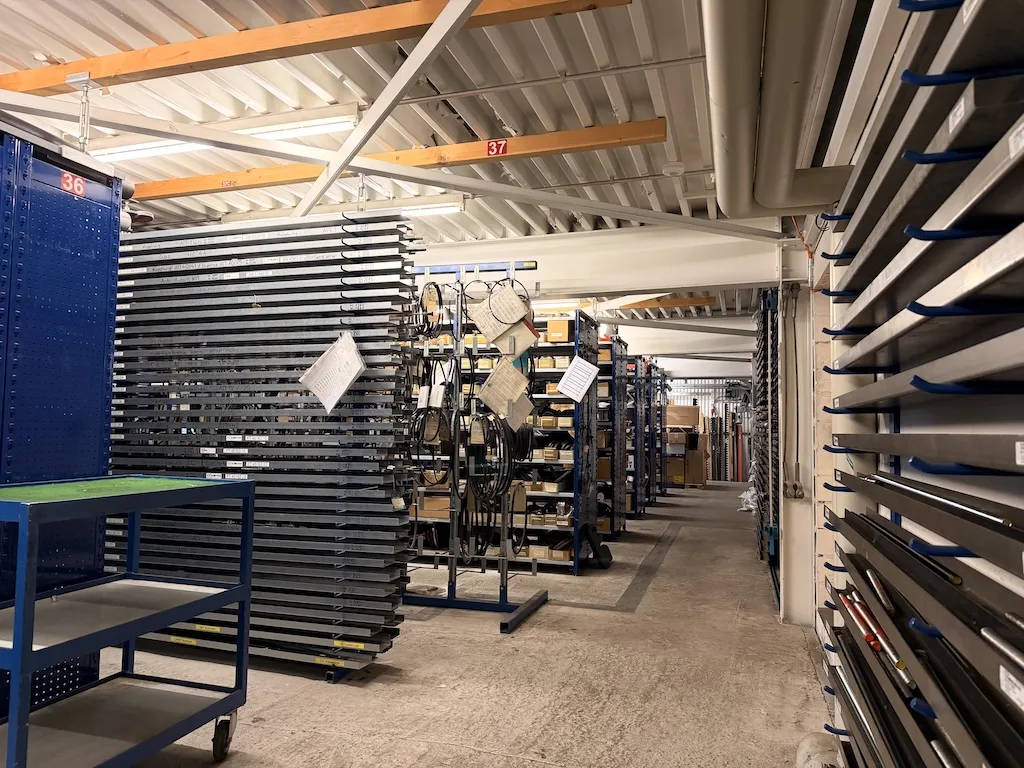 Oberes Stockwerk des Ersatzteillagers in Oberdorf